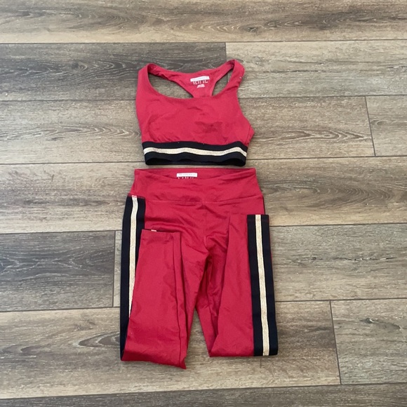 F21 Workout Set - Picture 1 of 8